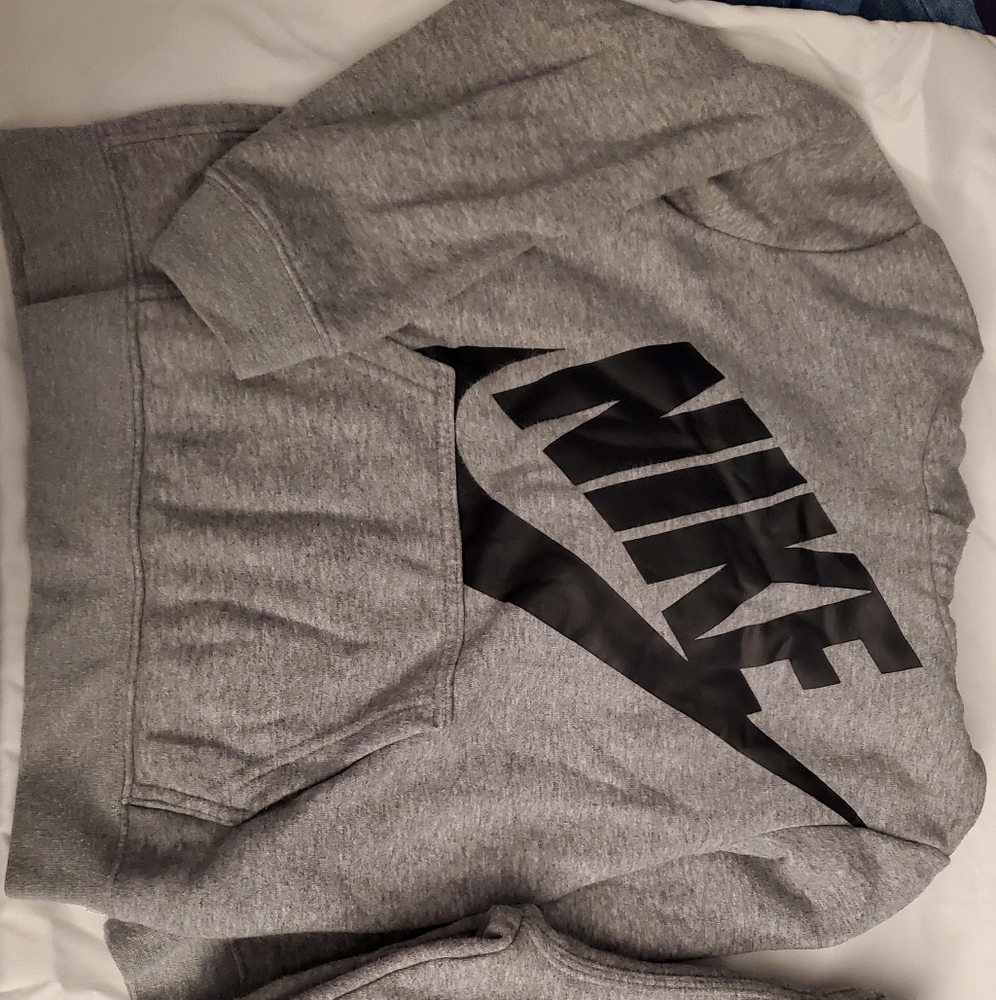 Boys Nike Sweater and Sweat pants